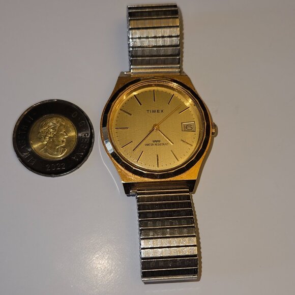 Vintage Timex Gold-Tone Expansion Watch – Classic Elegance - Picture 4 of 11